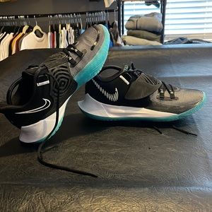 Nike Kyrie low 3’s